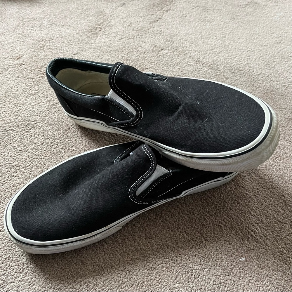 Vans Men’s Classic Slip-on Sneakers Size 9